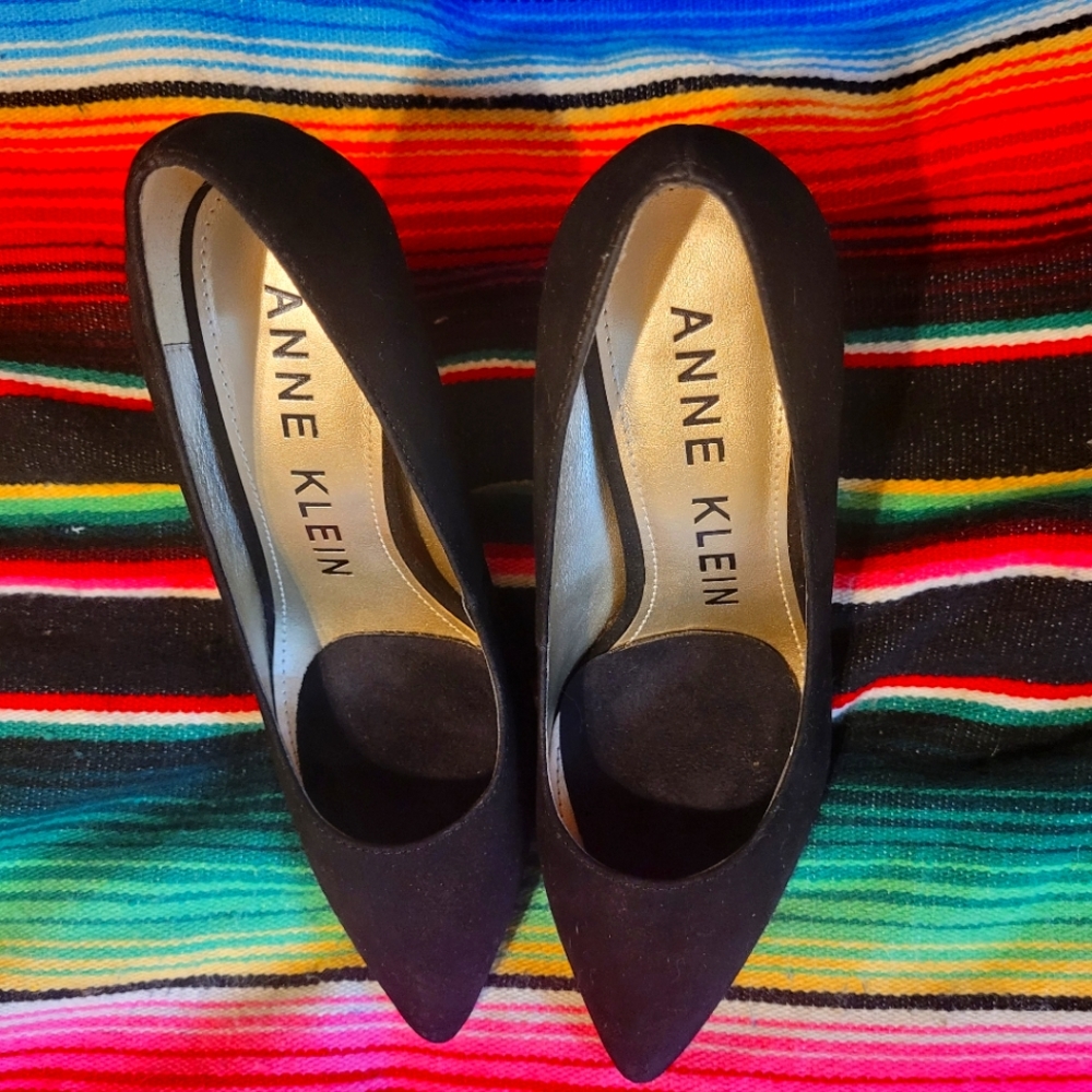 Perfect Black & Gold Almond Pointed toe Heels